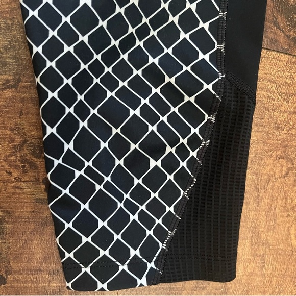 Under Armour Womens compression leggings crop Sz small zip pocket - Picture 3 of 6